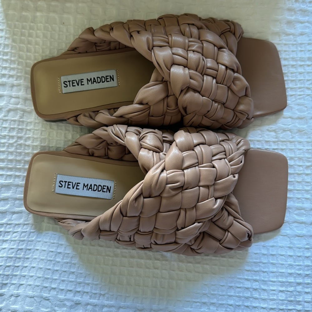 STEVE MADDEN SLIP ONS
